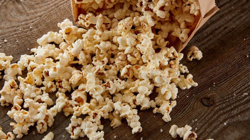 Pipoca pode ser saudável e aliada da dieta se feita assim