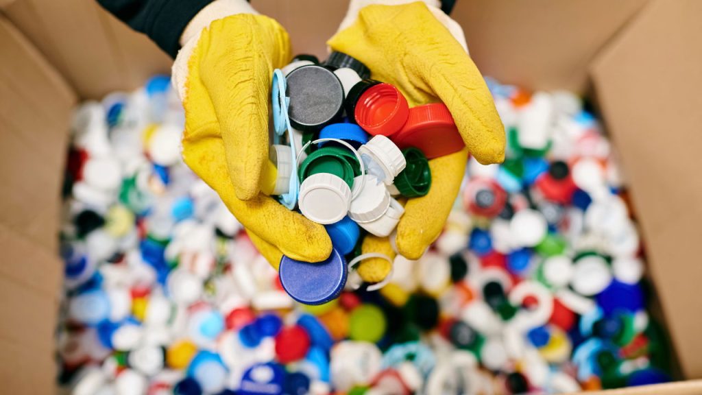 A ideia mais simples e genial para reciclar tampas de garrafa em casa
