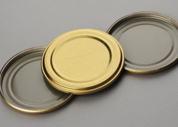 Formas geniais de usar tampas metálicas no artesanato e jardim