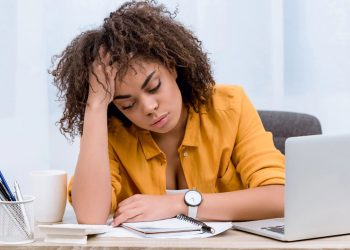 4 hábitos de fim de semana que estão tornando seus dias úteis mais difíceis