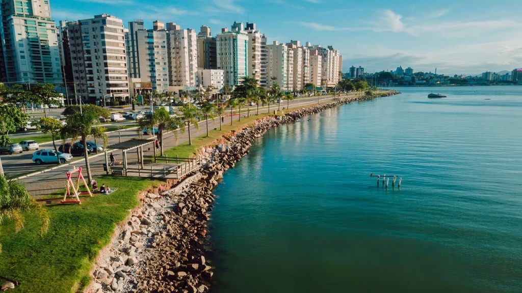 Essa ilha brasileira é o destino dos sonhos para quem busca praias e natureza