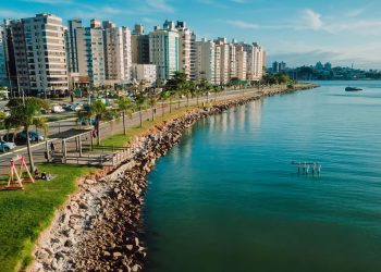 Essa ilha brasileira é o destino dos sonhos para quem busca praias e natureza