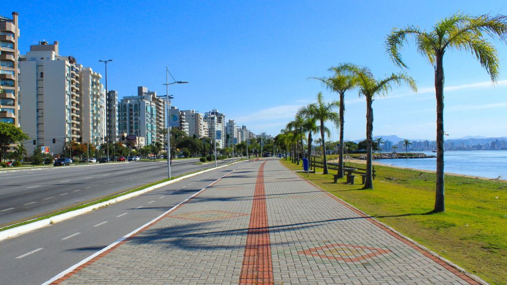Essa cidade em Santa Catarina surpreende brasileiros por unir qualidade de vida, praias paradisíacas e um dos melhores índices de bem-estar do país