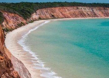 A praia selvagem mais espetacular do litoral norte alagoano