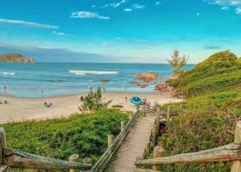 Conheça o paraíso catarinense que conquista surfistas e casais