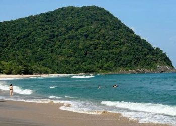 Destino do litoral sul tem praia eleita entre as melhores do mundo
