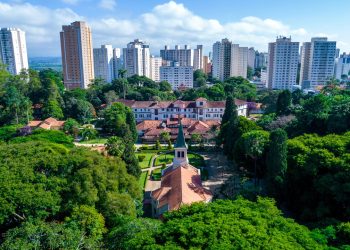 A cidade que mistura natureza e inovação com clima agradável o ano inteiro