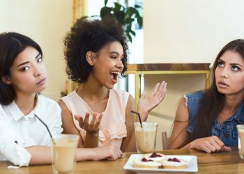 Por que os amigos opinam cada vez mais na vida amorosa dos outros?