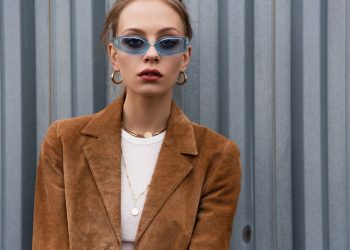 Poucas sabem como usar o blazer para parecer elegante e moderna