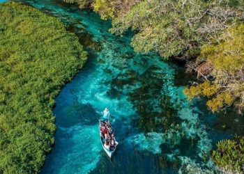 Essa cidade brasileira tem cavernas e rios que parecem de outro mundo