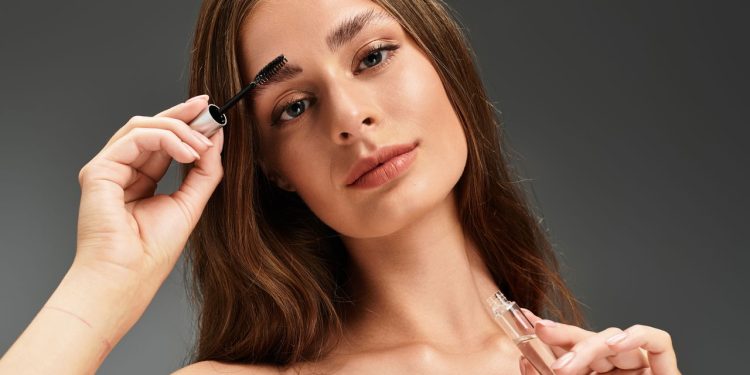 Truques rápidos para ter sobrancelhas volumosas naturalmente
