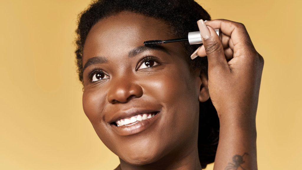 Truques rápidos para ter sobrancelhas volumosas naturalmente