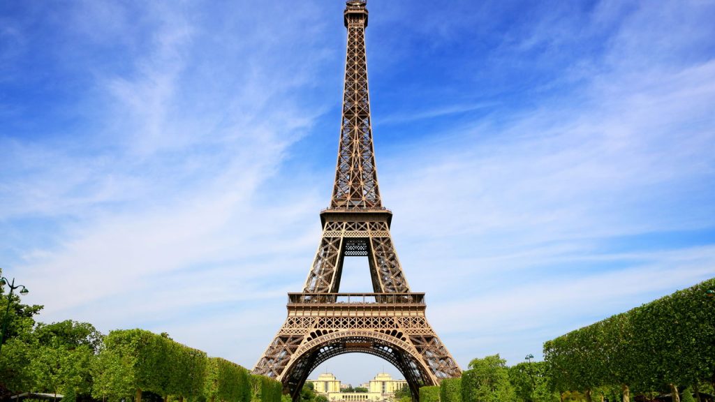 A Torre Eiffel pode crescer até 15 cm no calor do verão