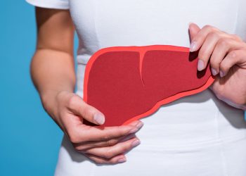 Esse hábito comum que milhões de brasileiros repetem diariamente pode acelerar a gordura no fígado e trazer sérios prejuízos à saúde