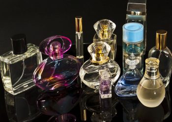 O truque que transforma frascos de perfume em peças únicas