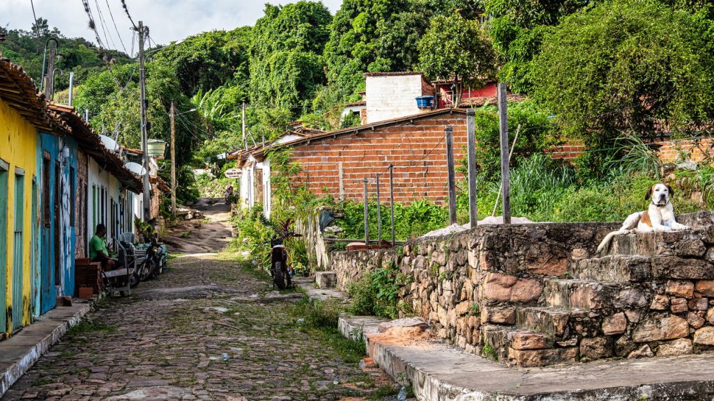 A vila escondida na Bahia que parece saída de um filme de aventura
