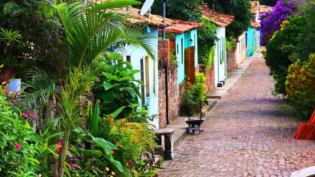 A vila escondida na Bahia que parece saída de um filme de aventura