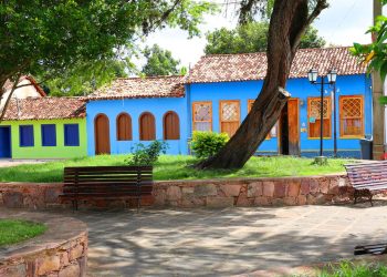 A vila escondida na Bahia que parece saída de um filme de aventura