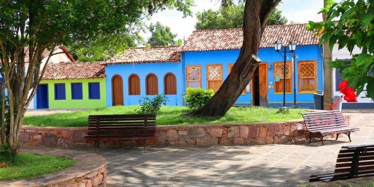 A vila escondida na Bahia que parece saída de um filme de aventura