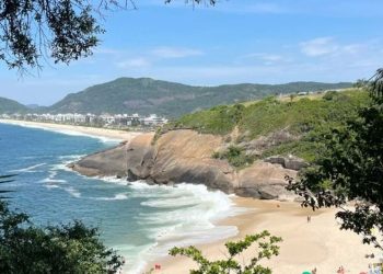 Essa praia do RJ pode entrar no topo das praias mais limpas do mundo