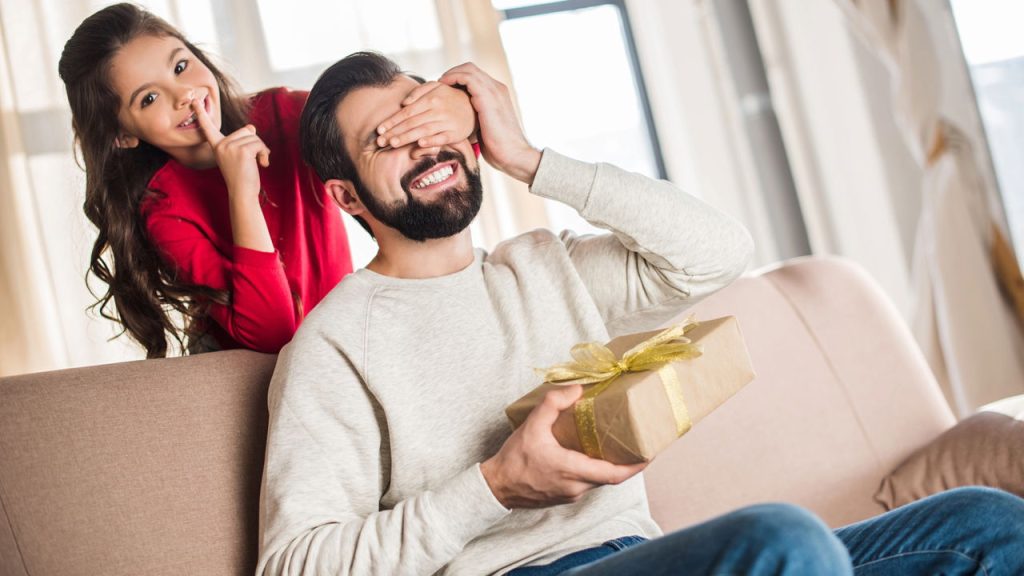 Como emocionar seu pai com um presente inesquecível nesse domingo