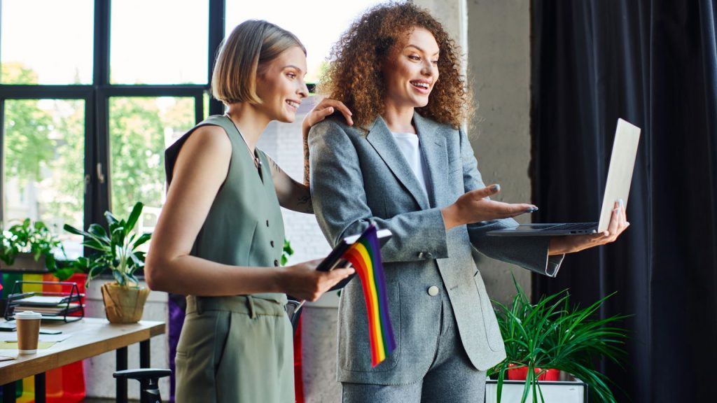 Maneiras simples de manter elegância e conforto no trabalho