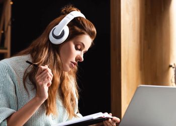 Curso gratuito da Alura e Google ensina como usar IA no dia a dia