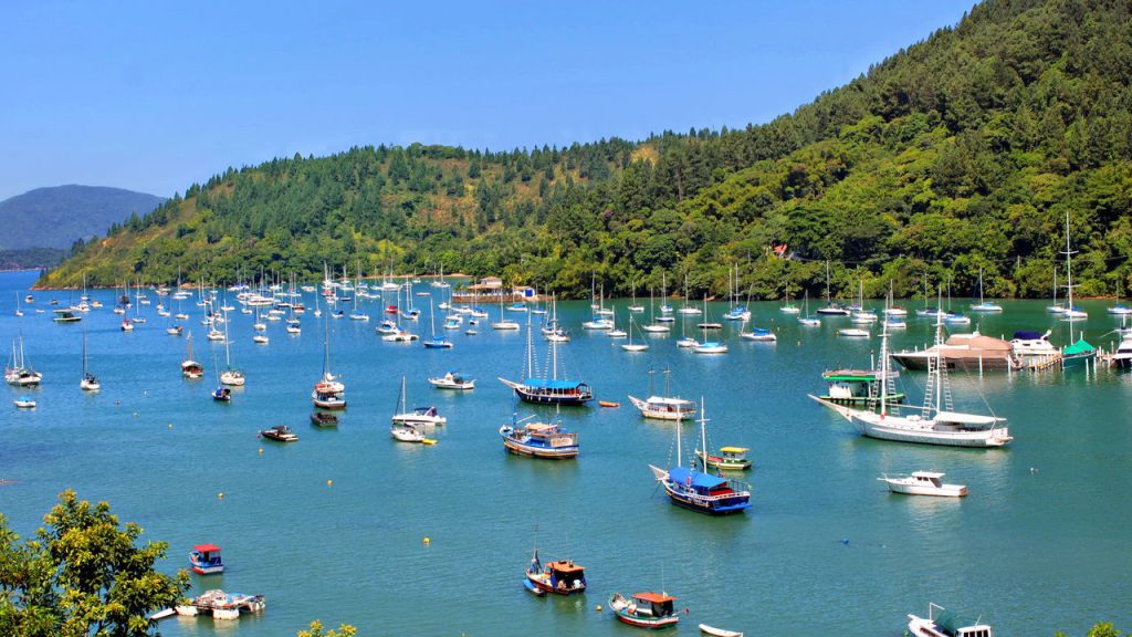 O melhor destino do litoral paulista para quem ama praia e aventura