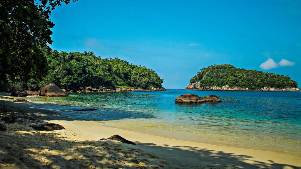 O melhor destino do litoral paulista para quem ama praia e aventura