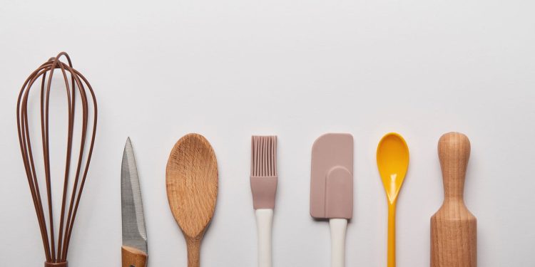 Quando trocar utensílios de cozinha - Créditos: depositphotos.com / AntonMatyukha