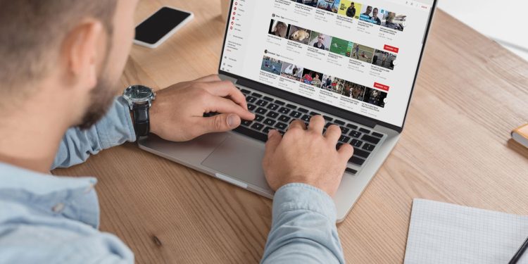 YouTube usa IA para verificar idade com mais precisão e segurança