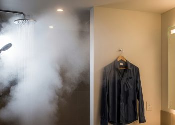 Essas são as 6 utilidades do chuveiro que pouca gente conhece além do banho