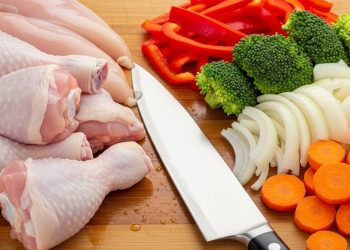 Os 9 piores hábitos na cozinha que você deve evitar para garantir segurança alimentar