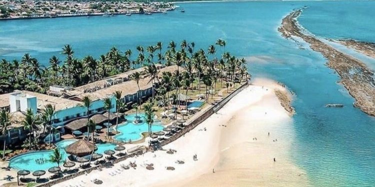 A praia mágica que encanta turistas no litoral sul da Bahia
