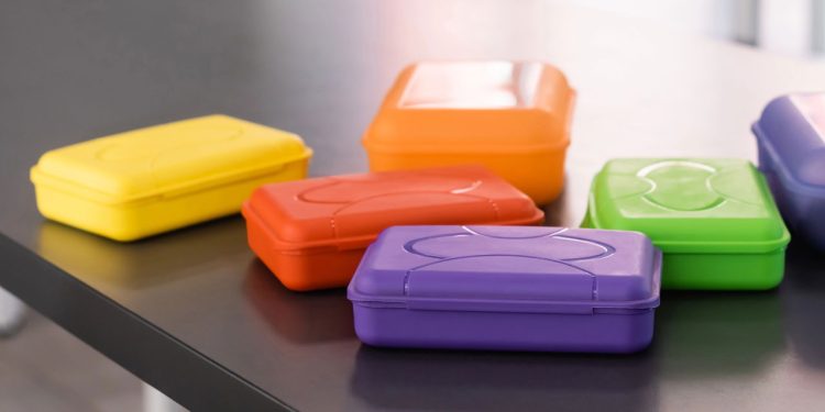 Caixas plásticas cheirando mal? Esse truque caseiro resolve