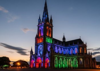 Construída em 34 anos de obra e eleita uma das 7 Maravilhas do Brasil: a Catedral de Pedra que define o cartão-postal da Serra Gaúcha