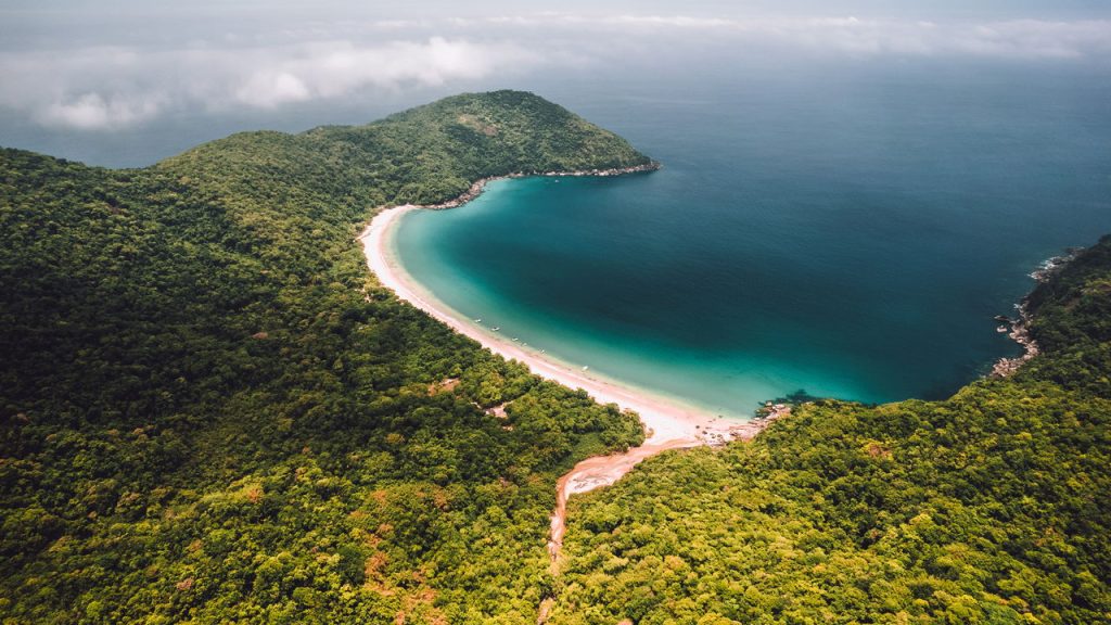 Essa cidade do Rio de Janeiro encanta com ilhas paradisíacas, praias cristalinas e qualidade de vida junto ao mar