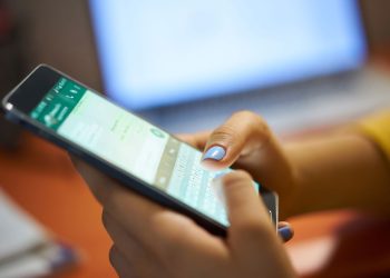 O que significa não responder ou participar de grupos do WhatsApp, segundo psicologia