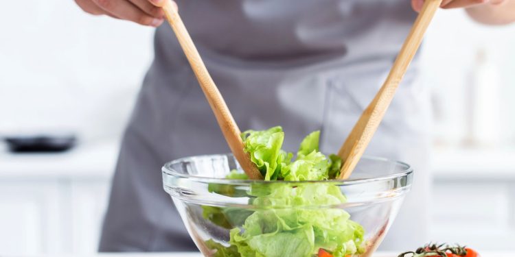 10 benefícios do alface que vão muito além das saladas comuns