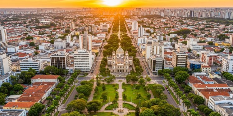 A cidade paulista onde nasceu a maior fábrica de suco de laranja do Brasil e que hoje é a 3ª melhor do país para se viver
