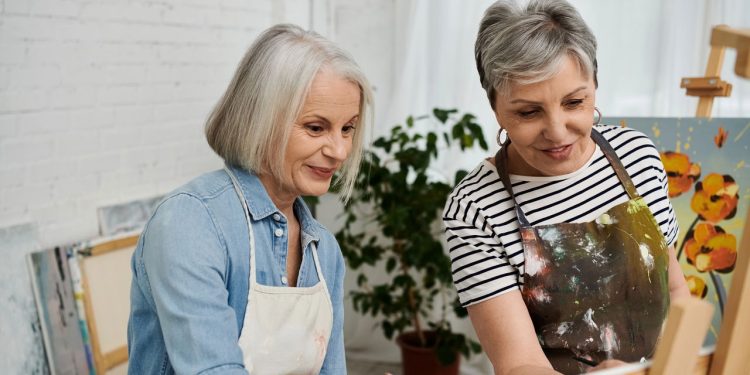 Curso gratuito em Ribeirão Preto promete transformar a vida de pessoas acima dos 50 anos com arte e bem-estar