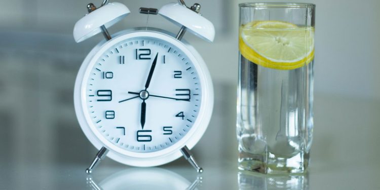 4 bebidas detox com 2 ingredientes que secam barriga