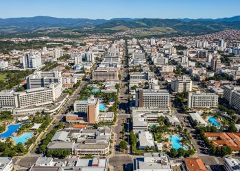 Esse paraíso em Goiás atrai milhões de visitantes com suas águas quentes, parques aquáticos e lagos que parecem ter saído de outro planeta