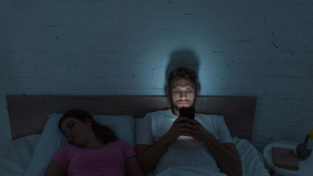Três estratégias para casais com rotinas de sono diferentes