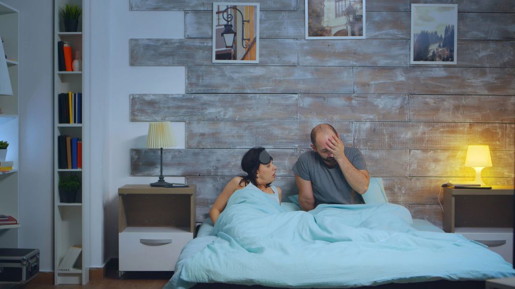 Três estratégias para casais com rotinas de sono diferentes