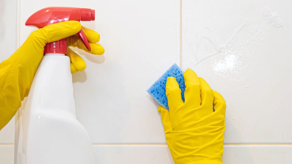 O truque simples que remove gordura da parede sem esforço