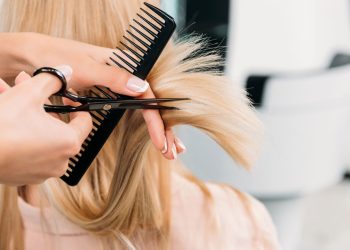 Cortar o cabelo faz mesmo ele crescer mais rápido?