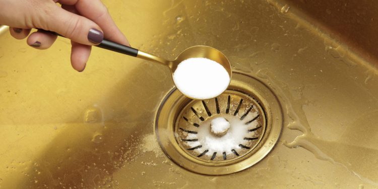 Formas de usar bicarbonato de sódio para limpar ralos sem esforço