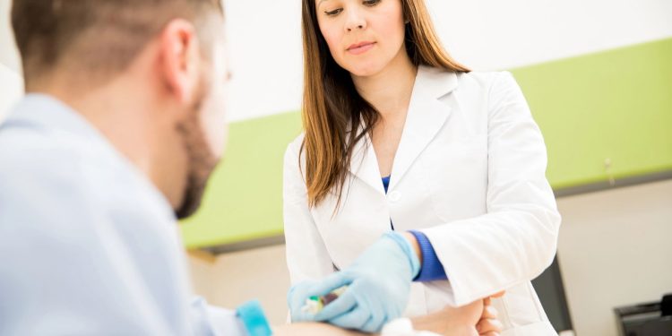 Dicas de como fazer jejum para exame de sangue - Créditos: depositphotos.com / tonodiaz