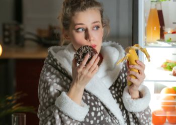 Por que a fome noturna pode ser sinal de alerta do seu corpo?